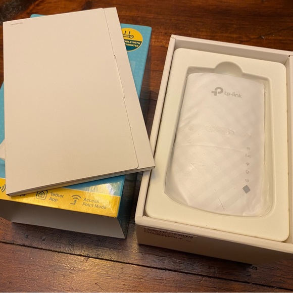 TP-Link AC750 Wi-Fi Range Extender RE200 - Picture 6 of 7